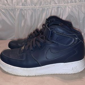Mens Air Force Ones. Size 8.5. Navy. Like new!